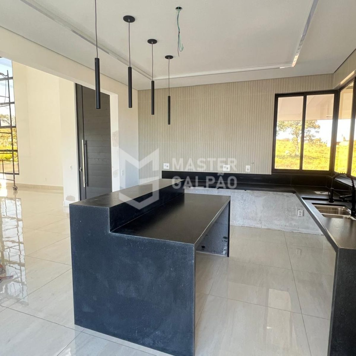 Casa com 4 suítes e lazer completo