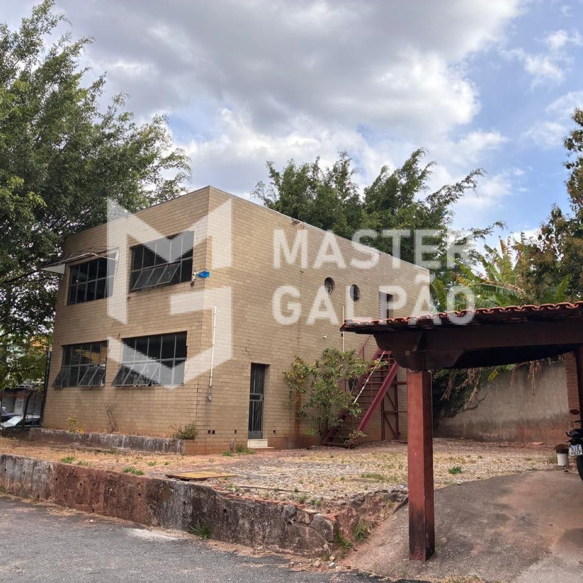 - Terreno Industrial com Galpão à Venda – 8.521m² em Belo Horizonte