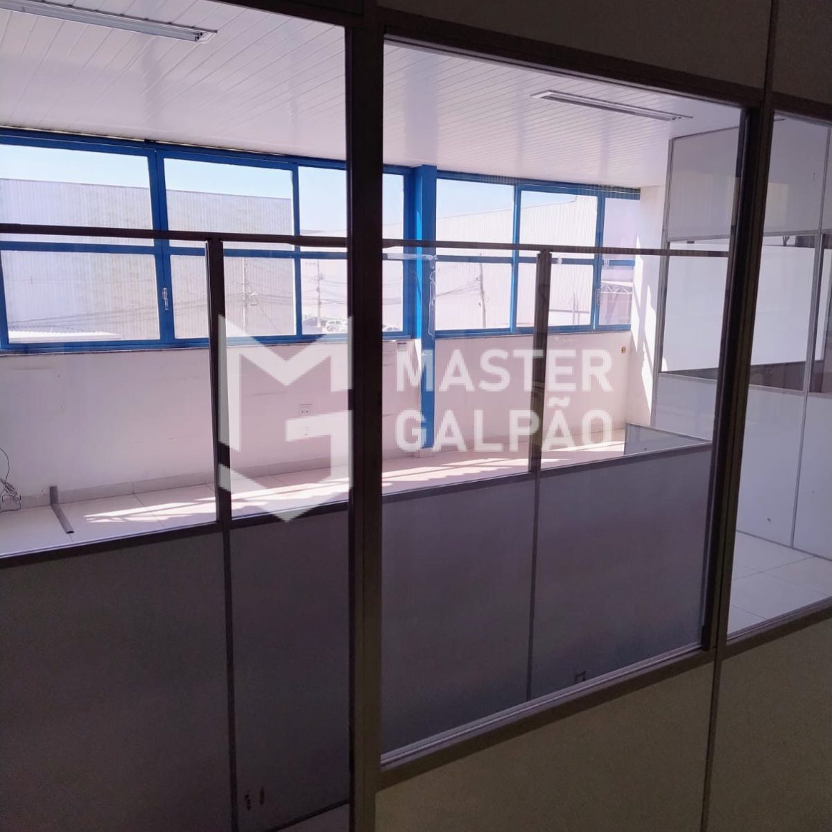Galpão de 1.260m² com Docas Eletrônicas