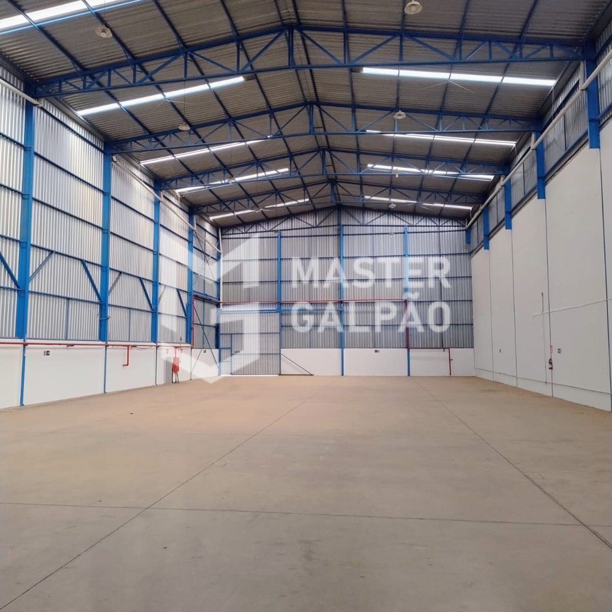Galpão de 1.260m² com Docas Eletrônicas