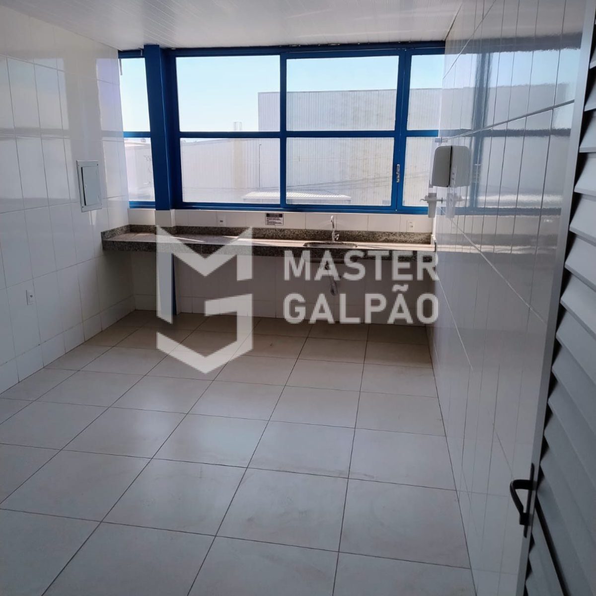 Galpão de 1.260m² com Docas Eletrônicas