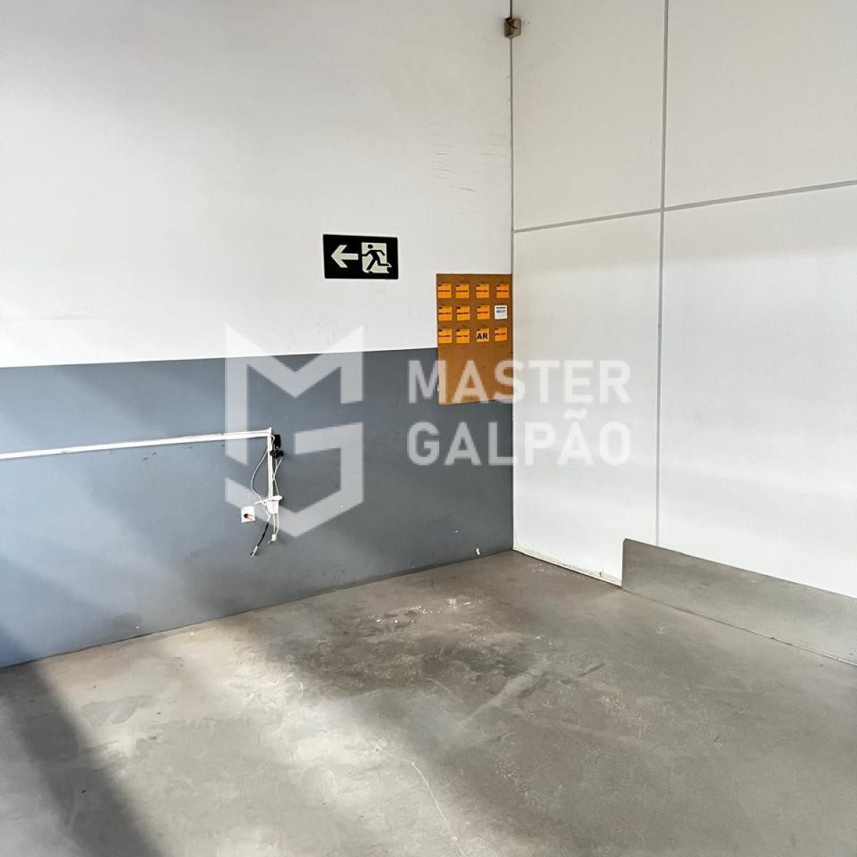 Galpão de 4.200m² para Locação – Condomínio Fechado