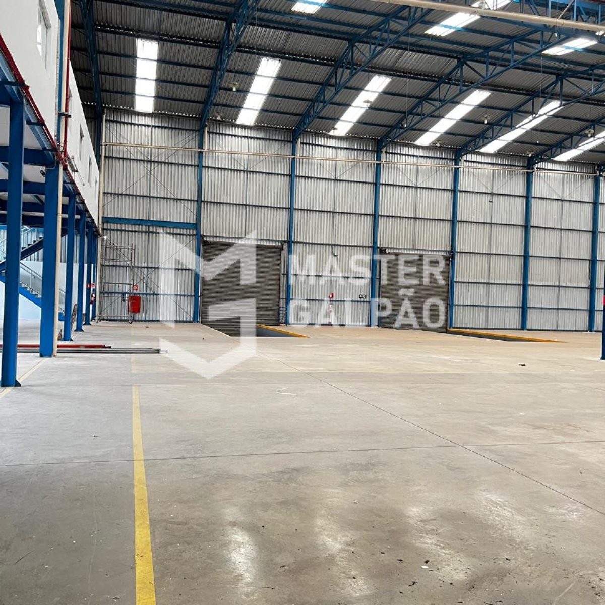 Galpão de 4.200m² para Locação – Condomínio Fechado