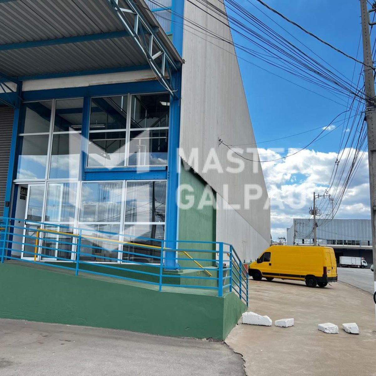 Galpão de 4.200m² para Locação – Condomínio Fechado