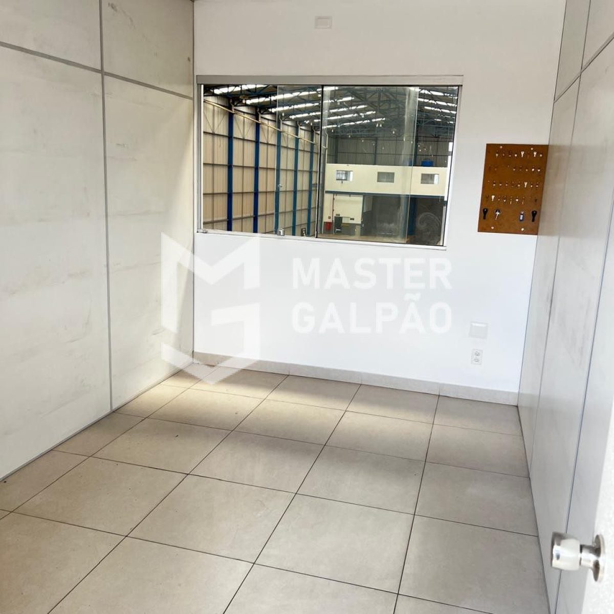 Galpão de 4.200m² para Locação – Condomínio Fechado