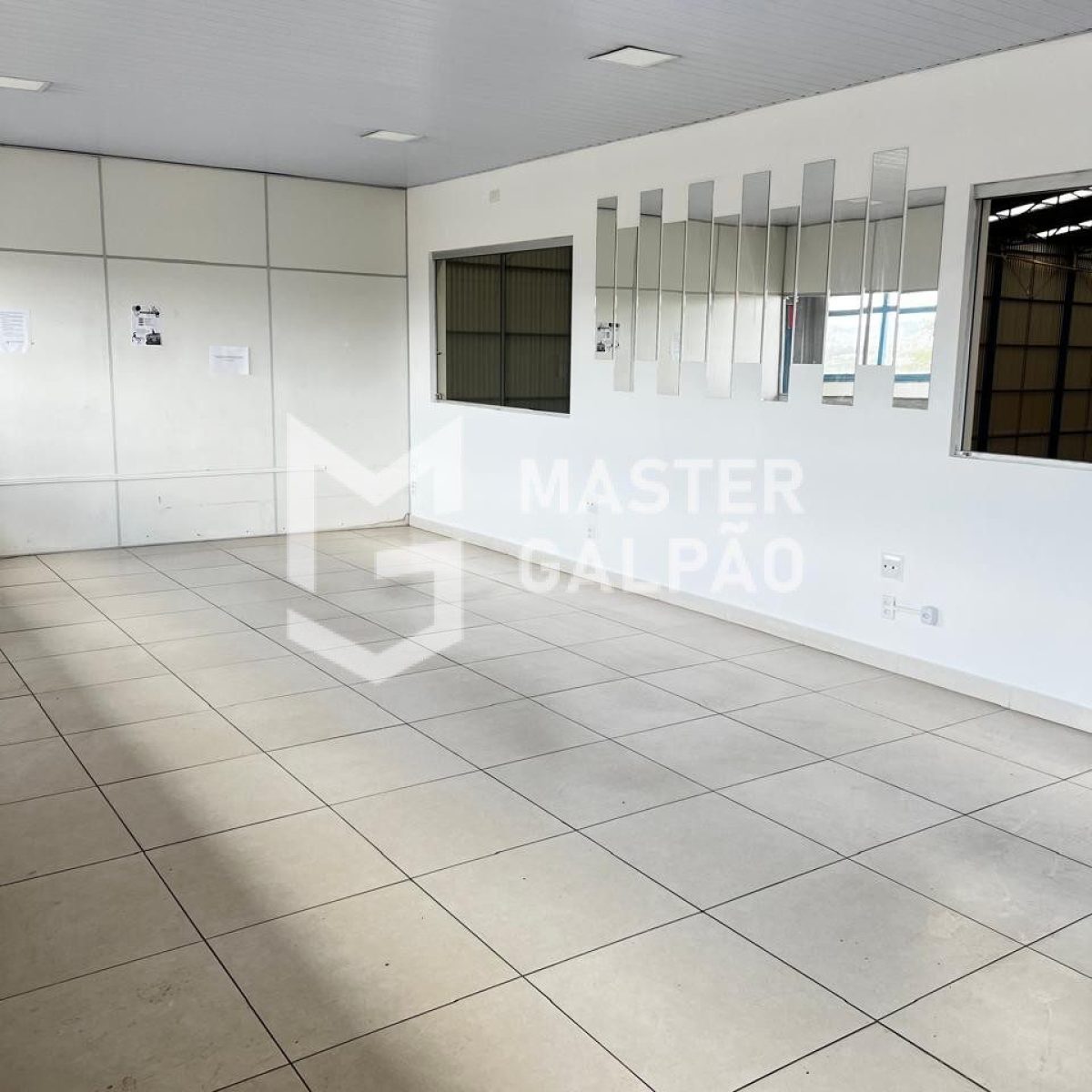 Galpão de 4.200m² para Locação – Condomínio Fechado