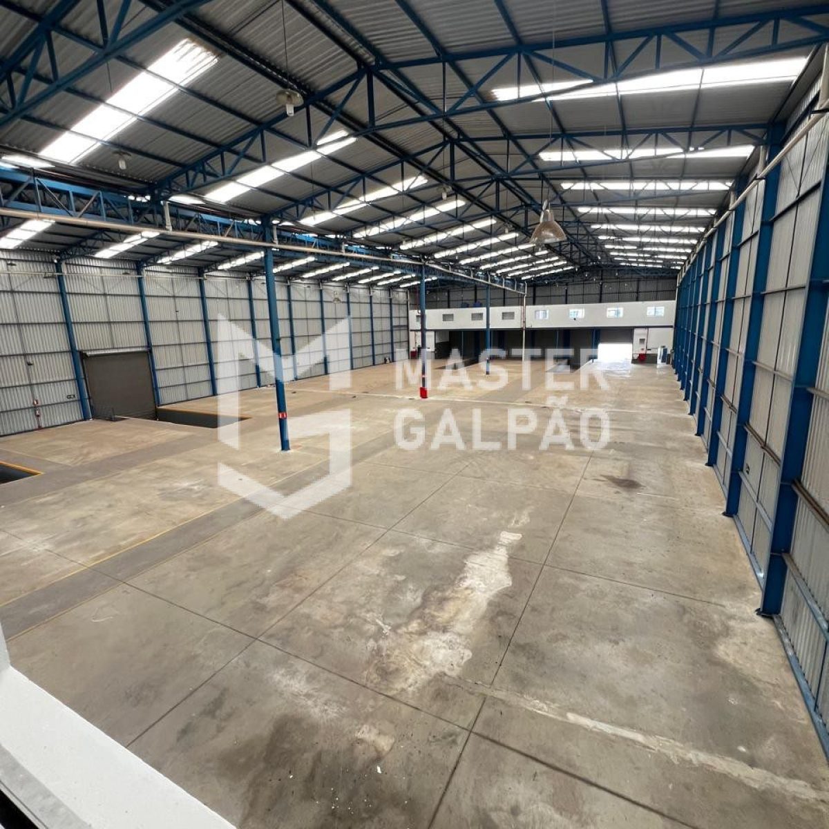 Galpão de 4.200m² para Locação – Condomínio Fechado