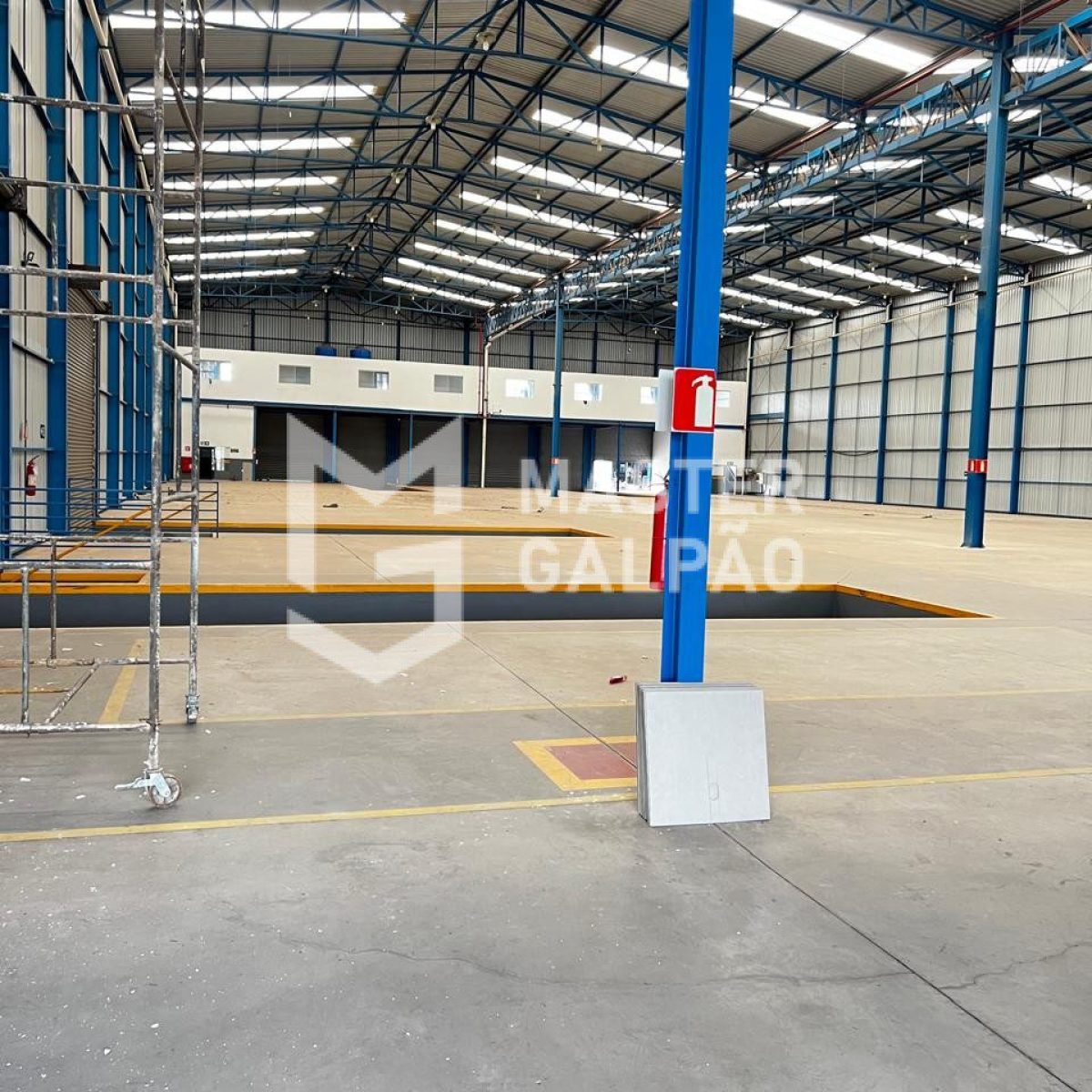 Galpão de 4.200m² para Locação – Condomínio Fechado