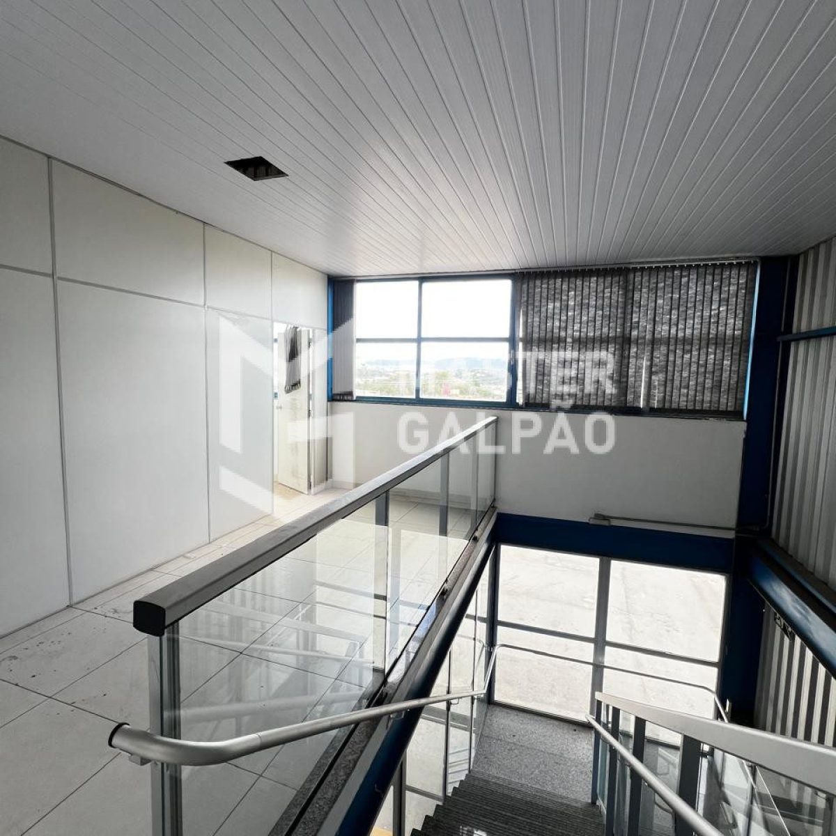 Galpão de 4.200m² para Locação – Condomínio Fechado