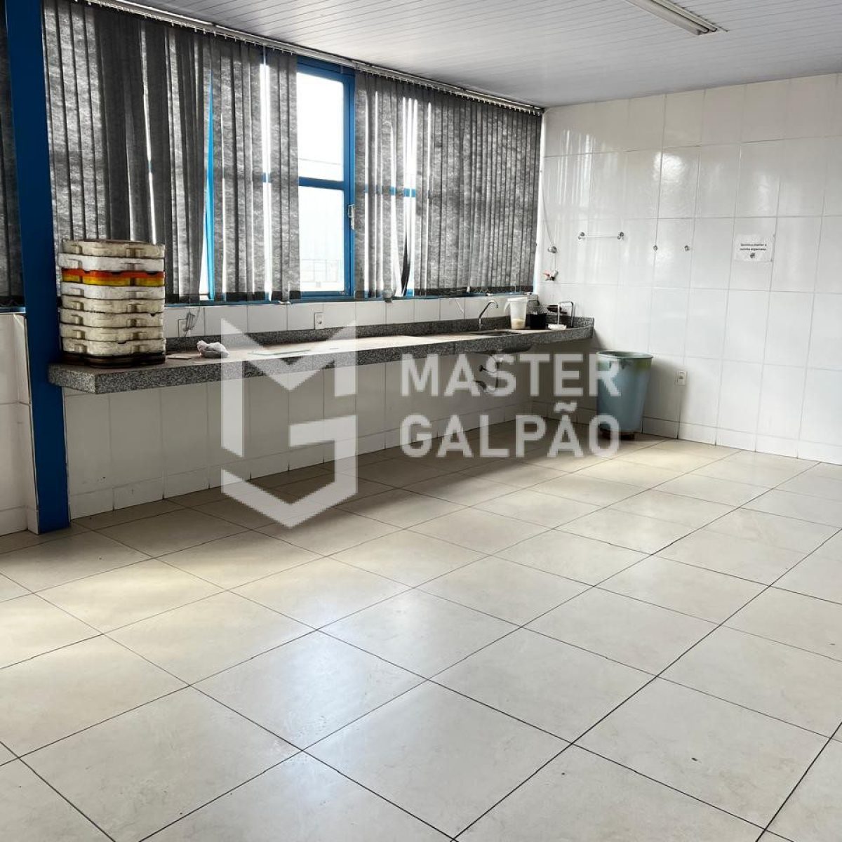 Galpão de 4.200m² para Locação – Condomínio Fechado