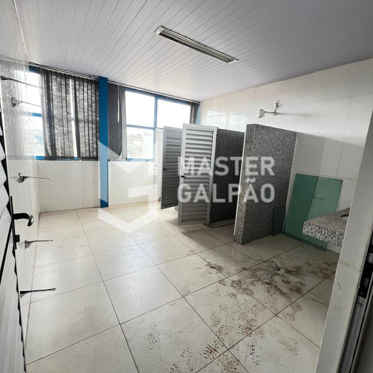 Galpão de 4.200m² para Locação – Condomínio Fechado