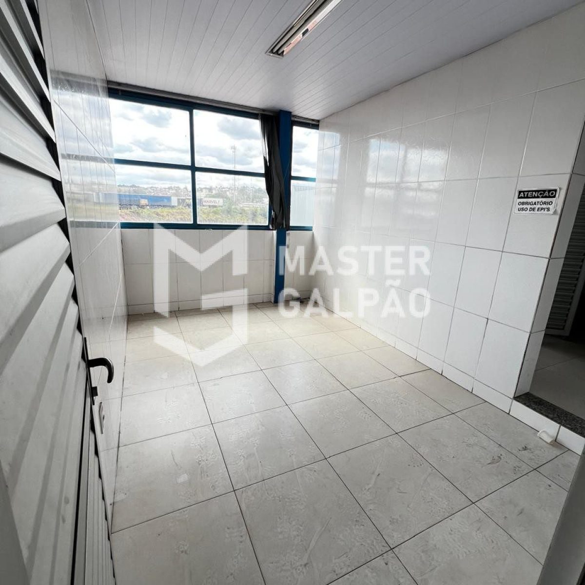 Galpão de 4.200m² para Locação – Condomínio Fechado
