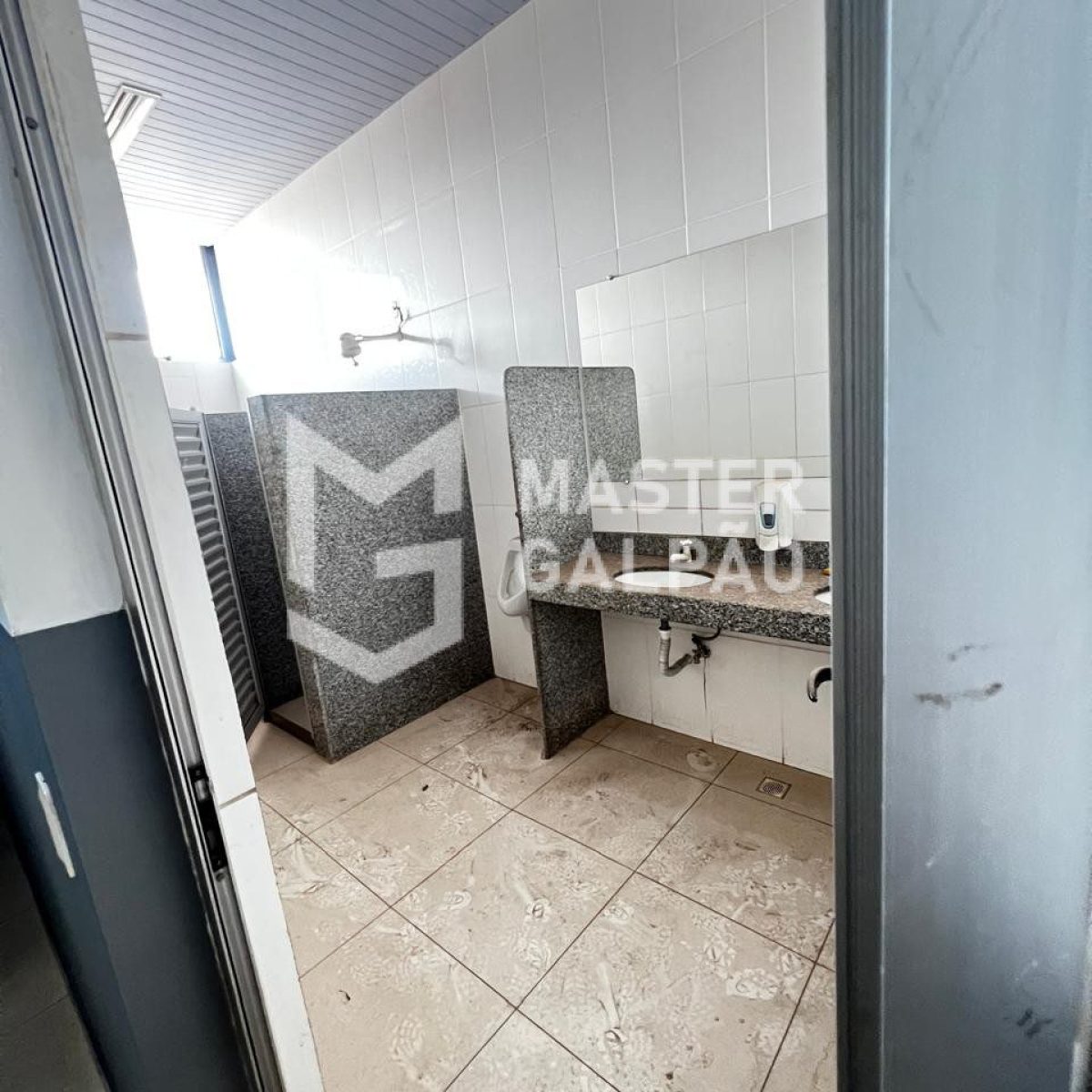 Galpão de 4.200m² para Locação – Condomínio Fechado