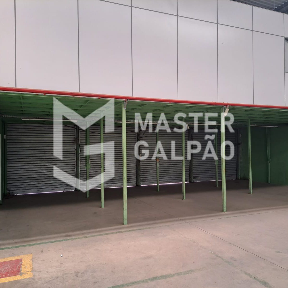 Galpão de 750m² com 4 Docas
