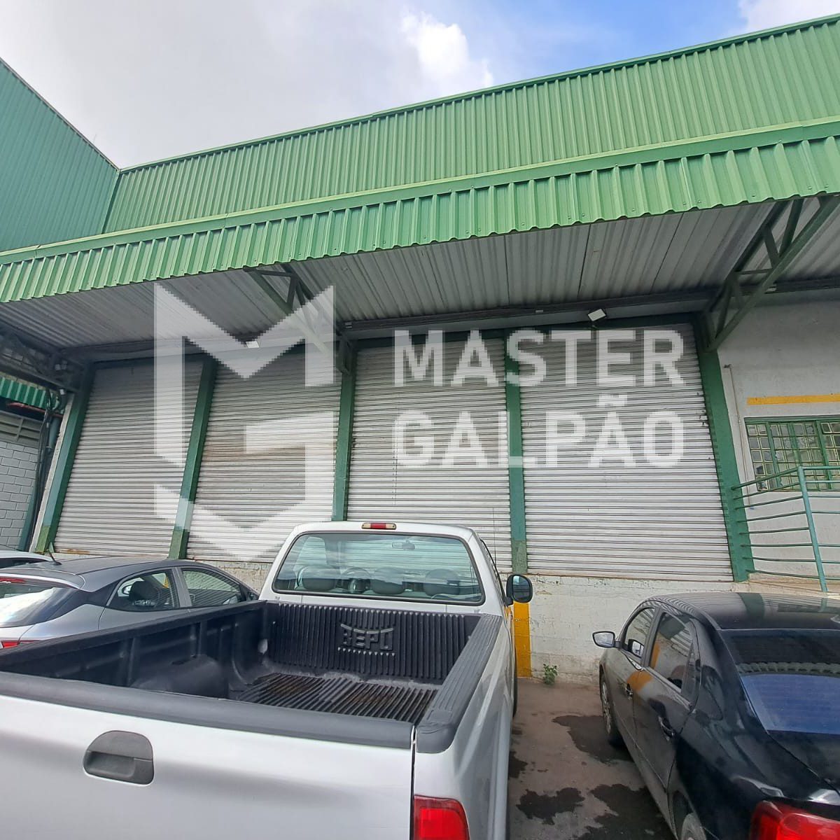 Galpão de 750m² com 4 Docas