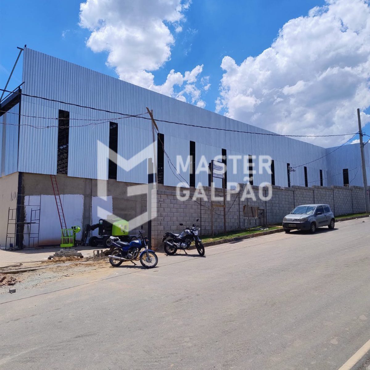 Galpão de 1.680m² com 5 Docas