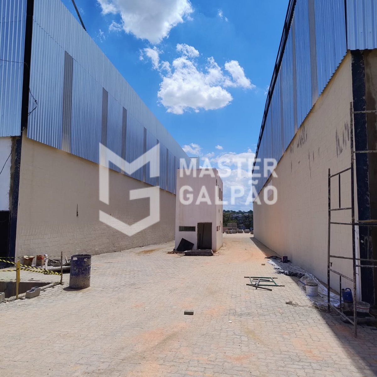 Galpão de 1.680m² com 5 Docas