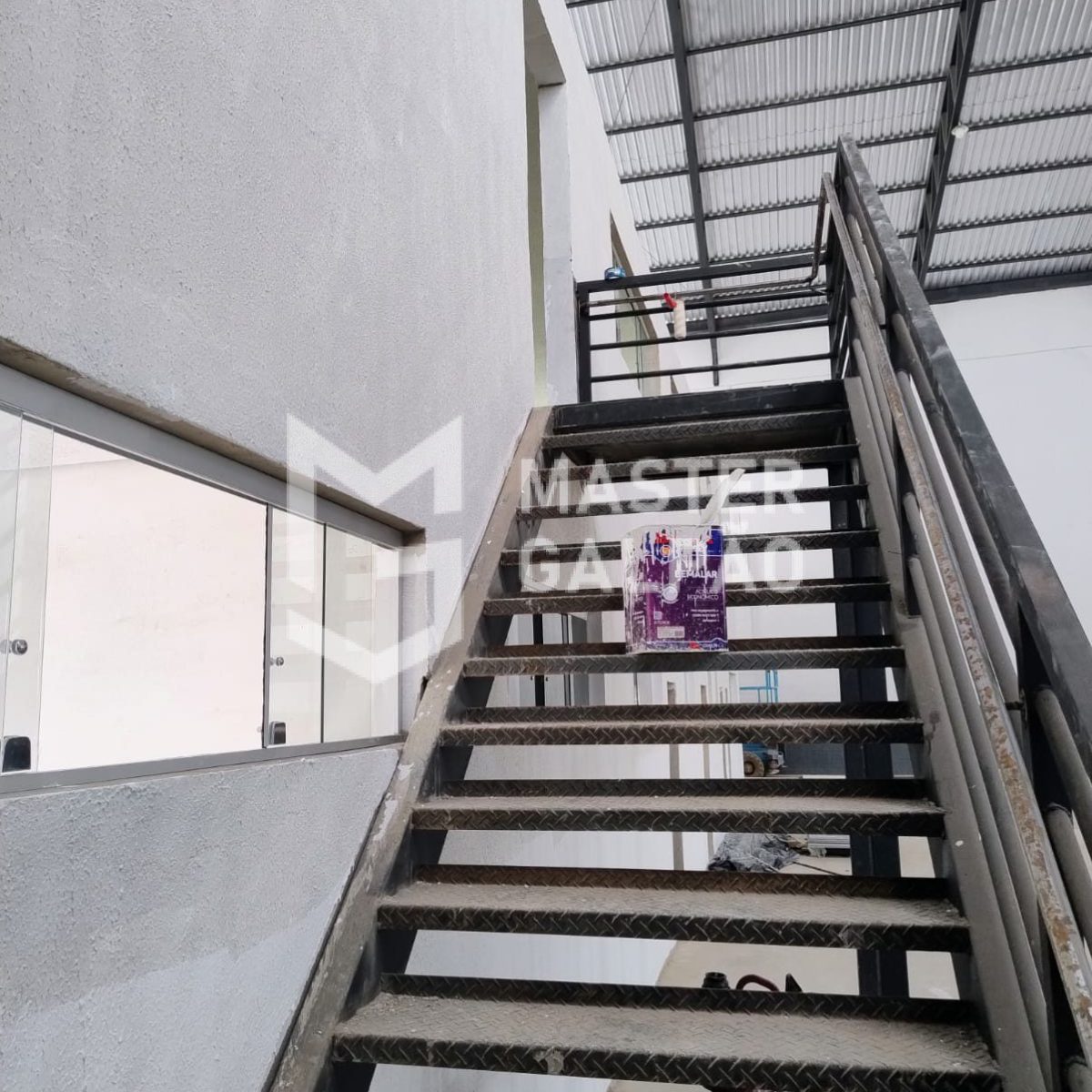 Galpão de 1.680m² com 5 Docas