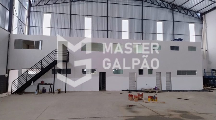Galpão de 1.680m² com 5 Docas
