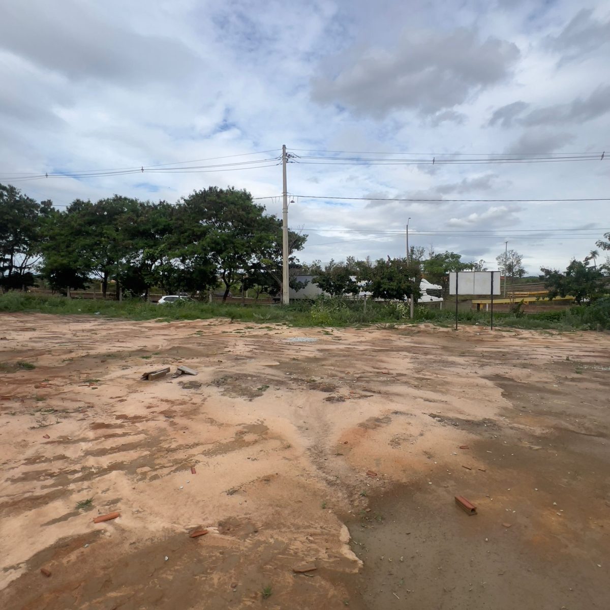 Lote de 440m² às Margens da BR-381