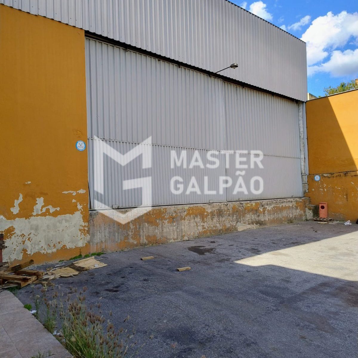 Galpão de 440m² com Doca para 2 Carretas