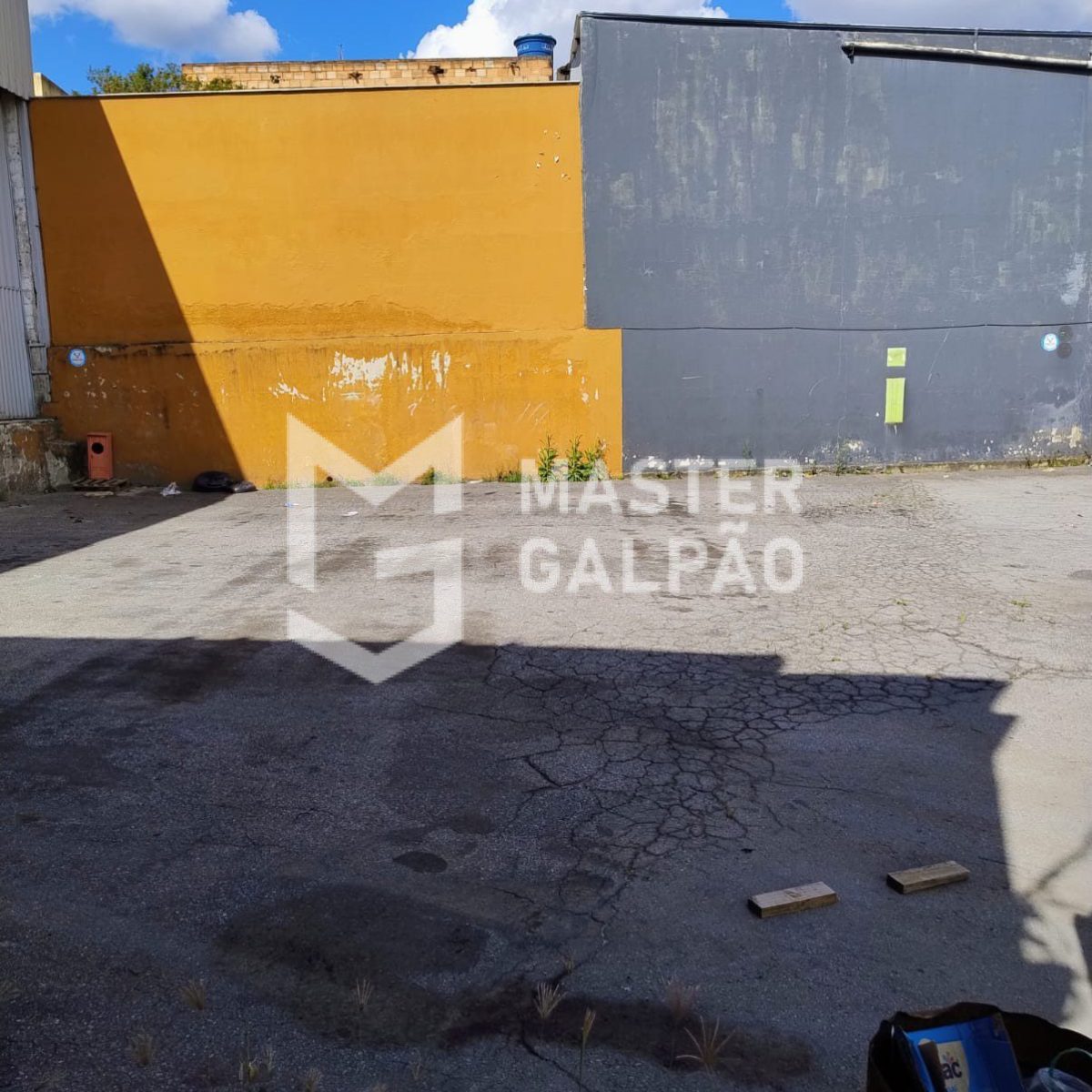 Galpão de 440m² com Doca para 2 Carretas