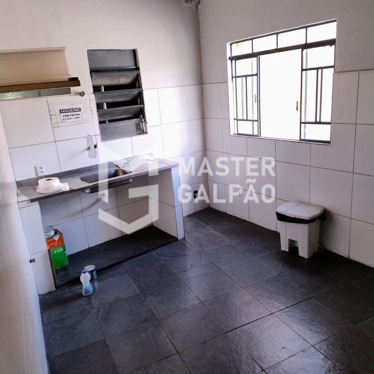 Galpão de 440m² com Doca para 2 Carretas