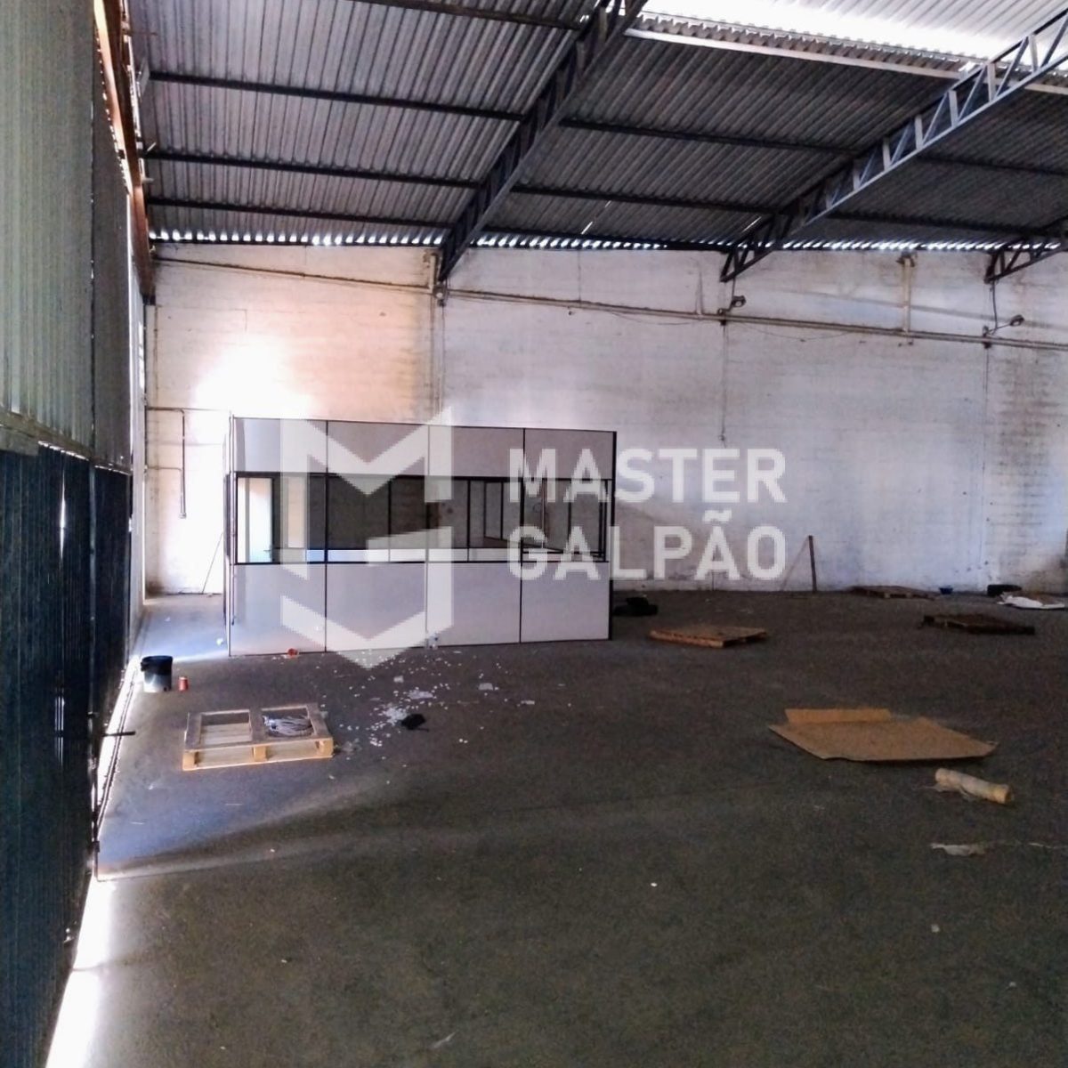 Galpão de 440m² com Doca para 2 Carretas