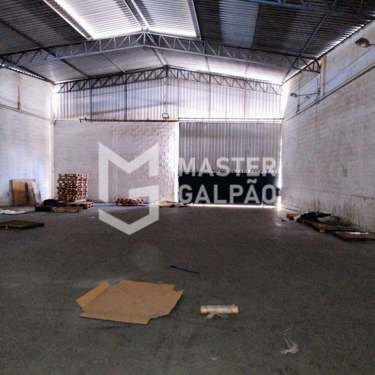 Galpão de 440m² com Doca para 2 Carretas