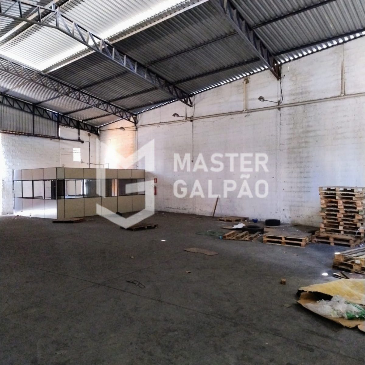 Galpão de 440m² com Doca para 2 Carretas