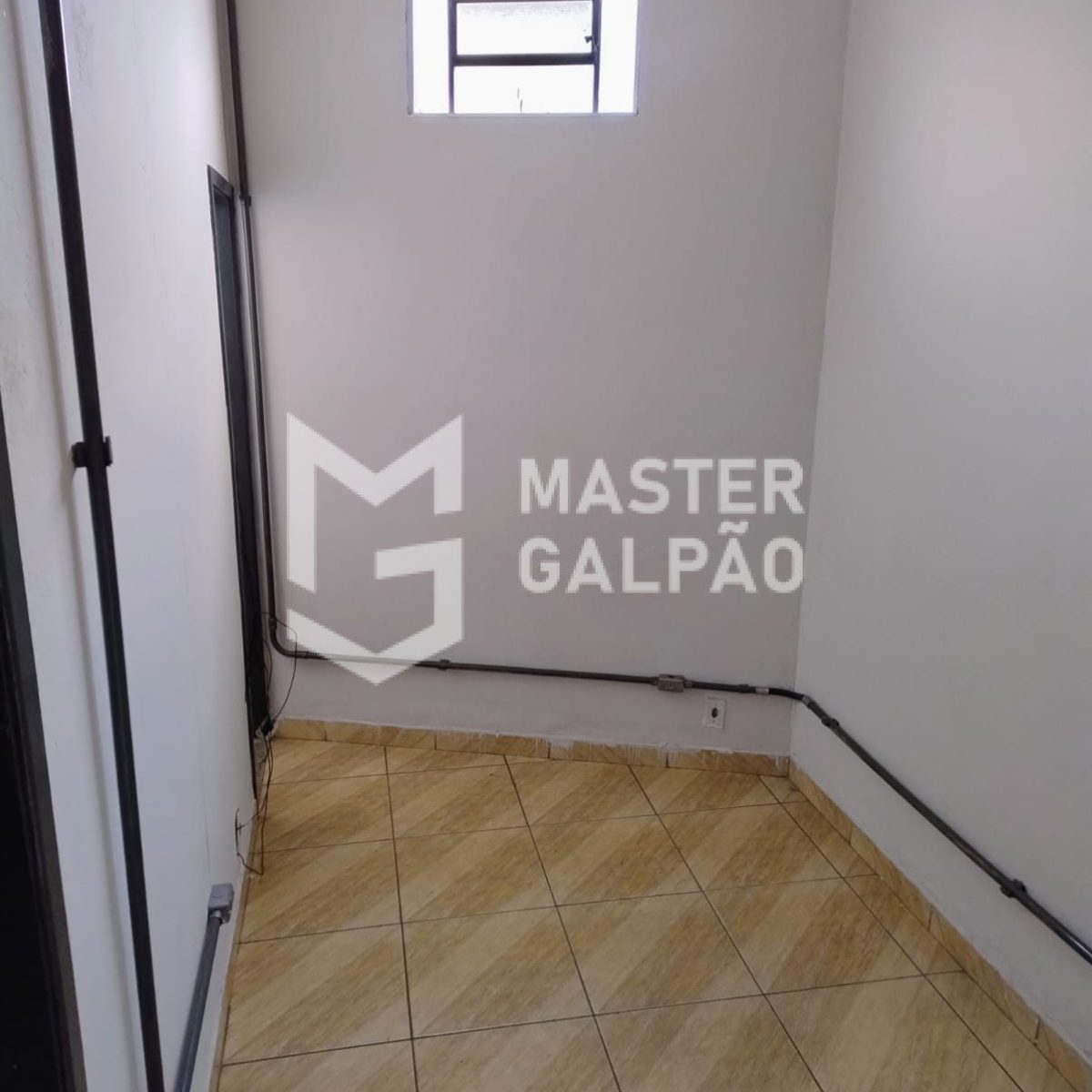 Galpão de 440m² com Doca para 2 Carretas