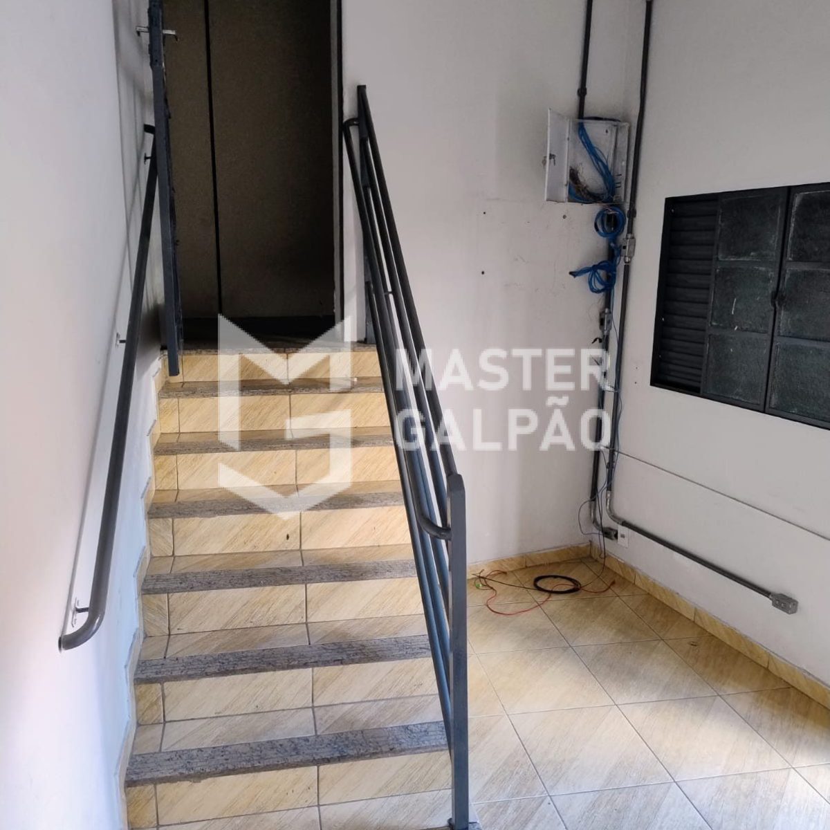 Galpão de 440m² com Doca para 2 Carretas