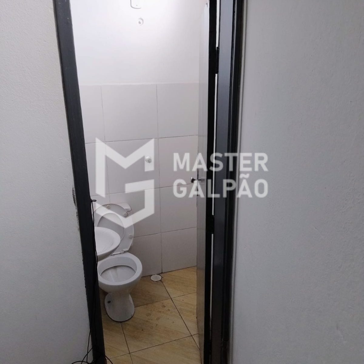 Galpão de 440m² com Doca para 2 Carretas