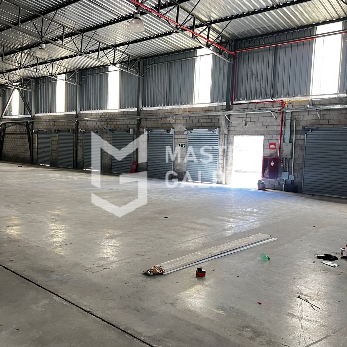 Galpão de 1.300m² + 3.500m² de Pátio