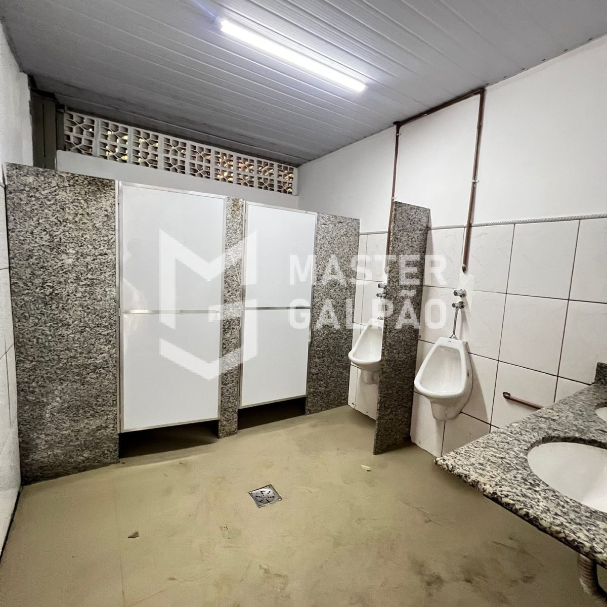 Galpão de 1.300m² + 3.500m² de Pátio