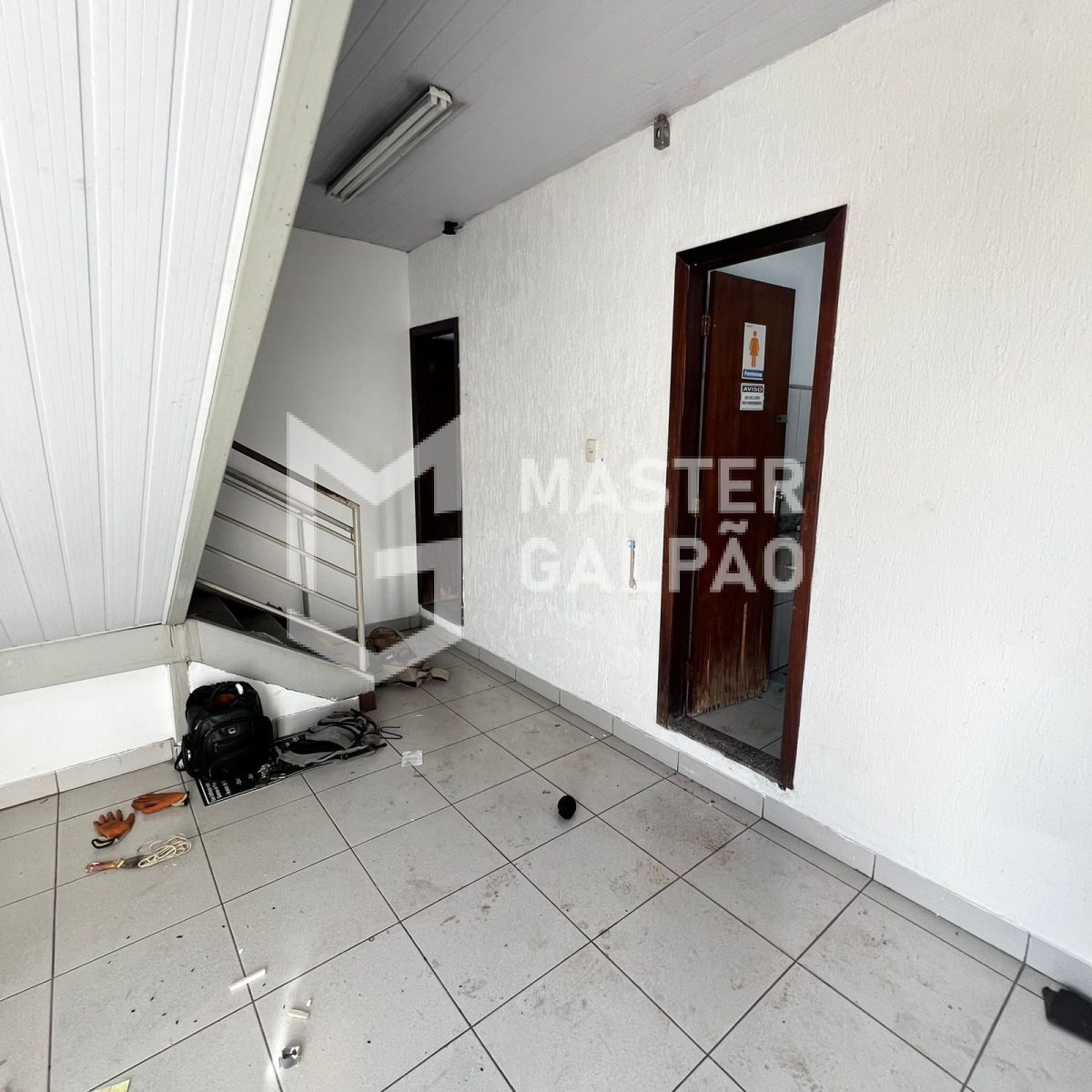 Galpão de 1.300m² + 3.500m² de Pátio