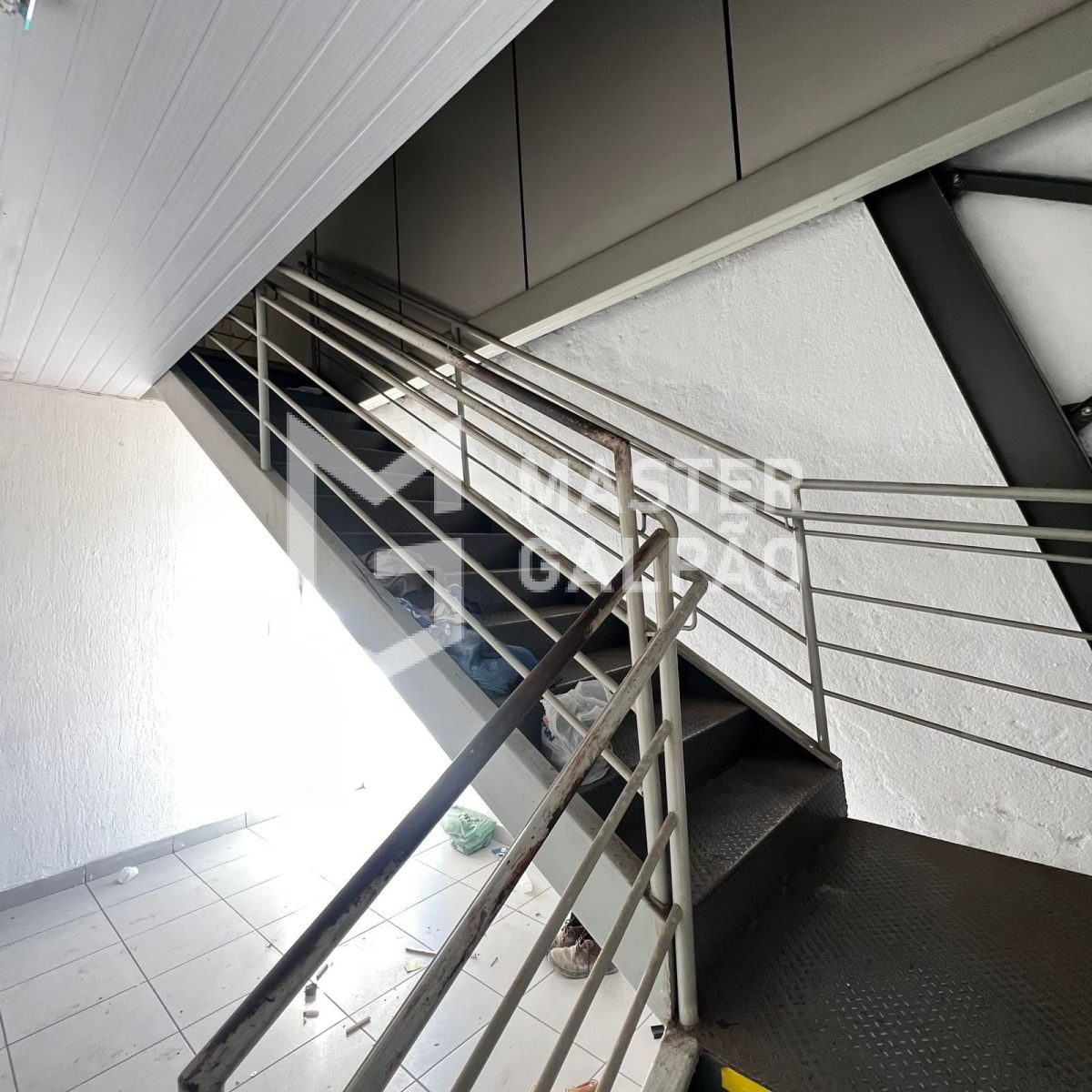 Galpão de 1.300m² + 3.500m² de Pátio