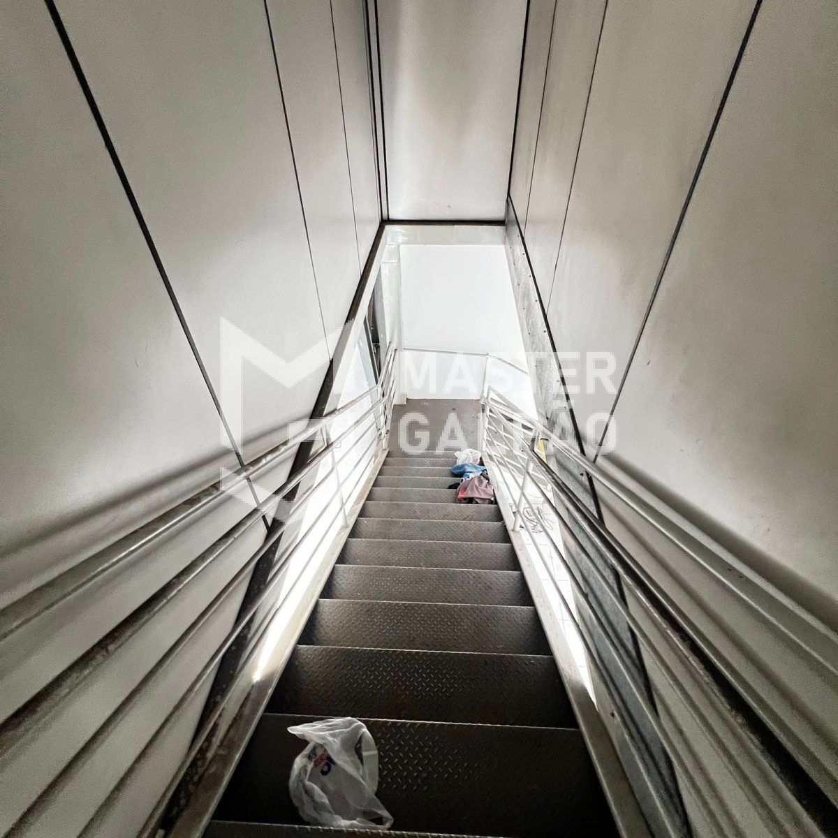 Galpão de 1.300m² + 3.500m² de Pátio