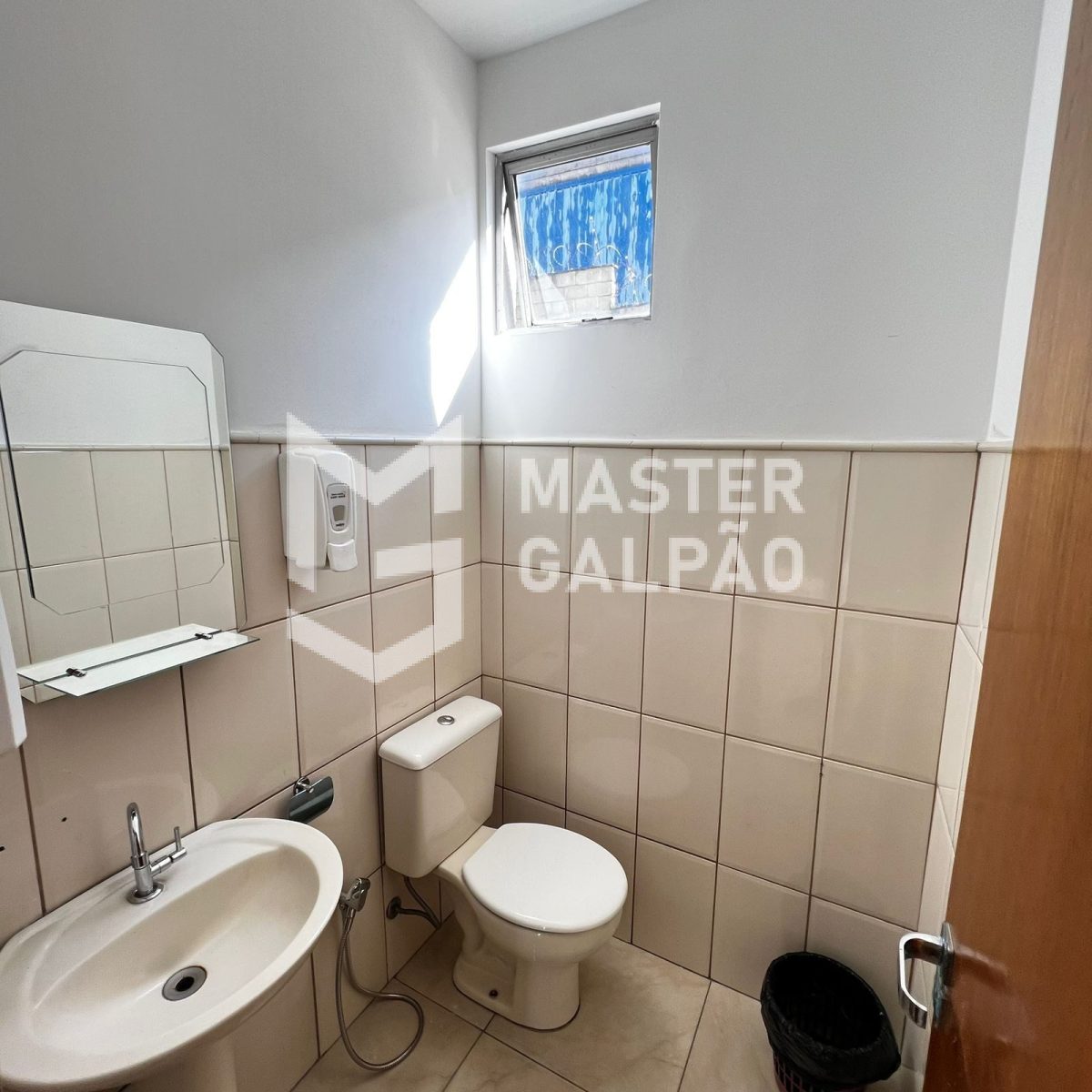 Galpão de 1.300m² + 3.500m² de Pátio