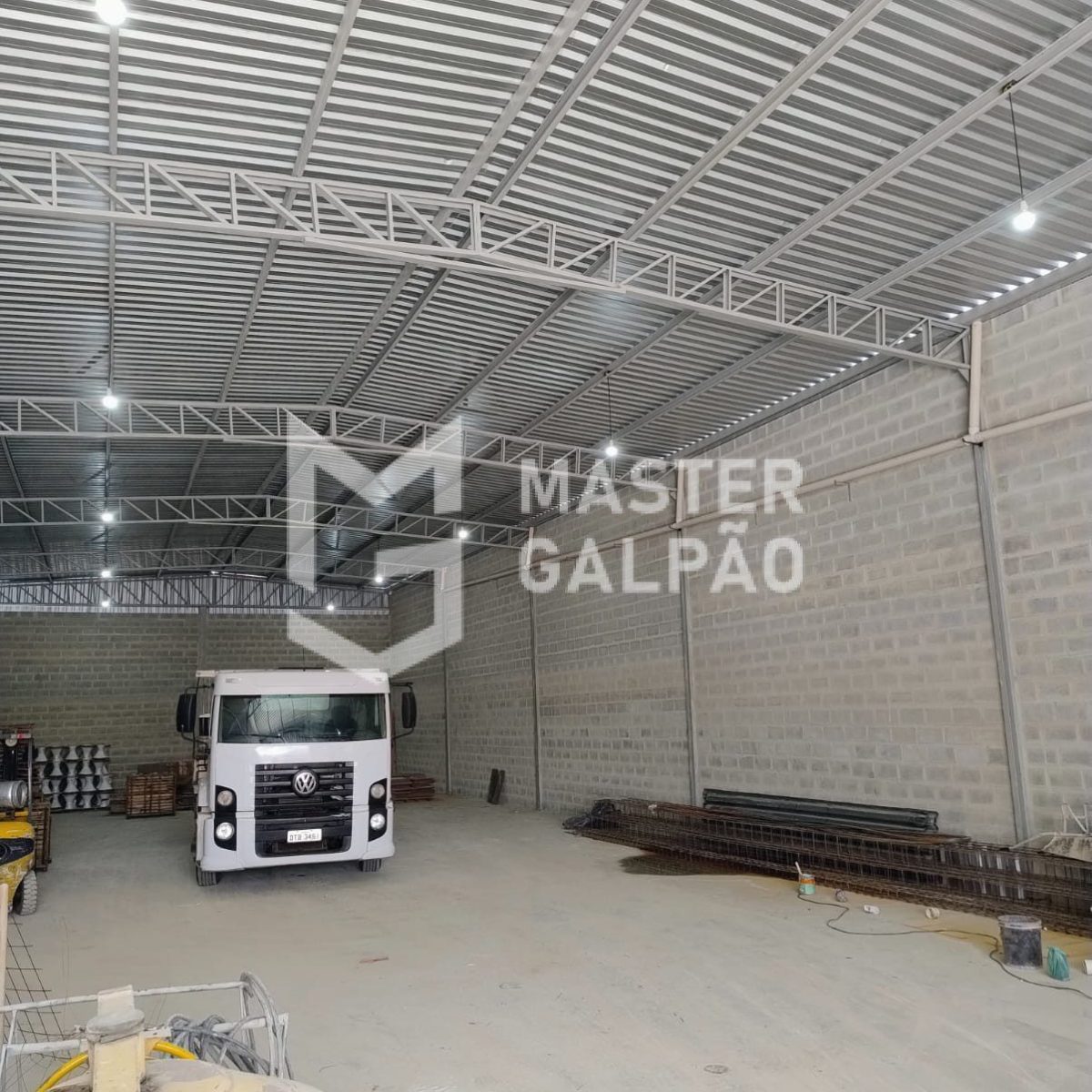 Galpão de 440m²