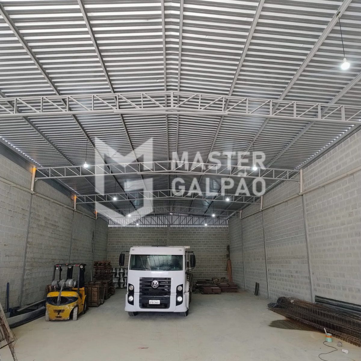 Galpão de 440m²