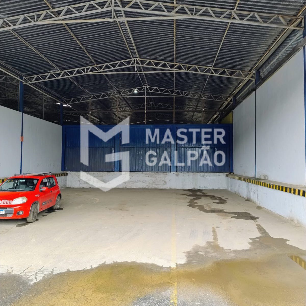 Galpão de 2.200m² + Pátio de 2.800m²