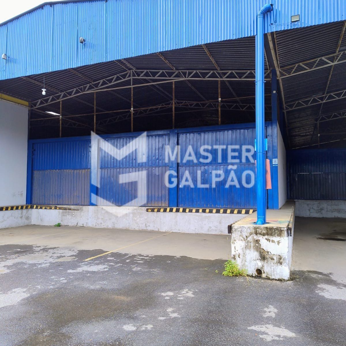 Galpão de 2.200m² + Pátio de 2.800m²