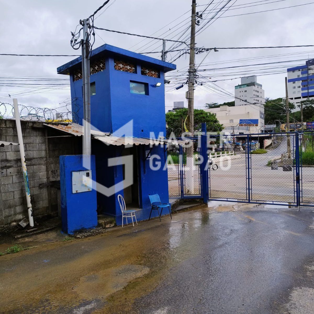 Galpão de 2.200m² + Pátio de 2.800m²