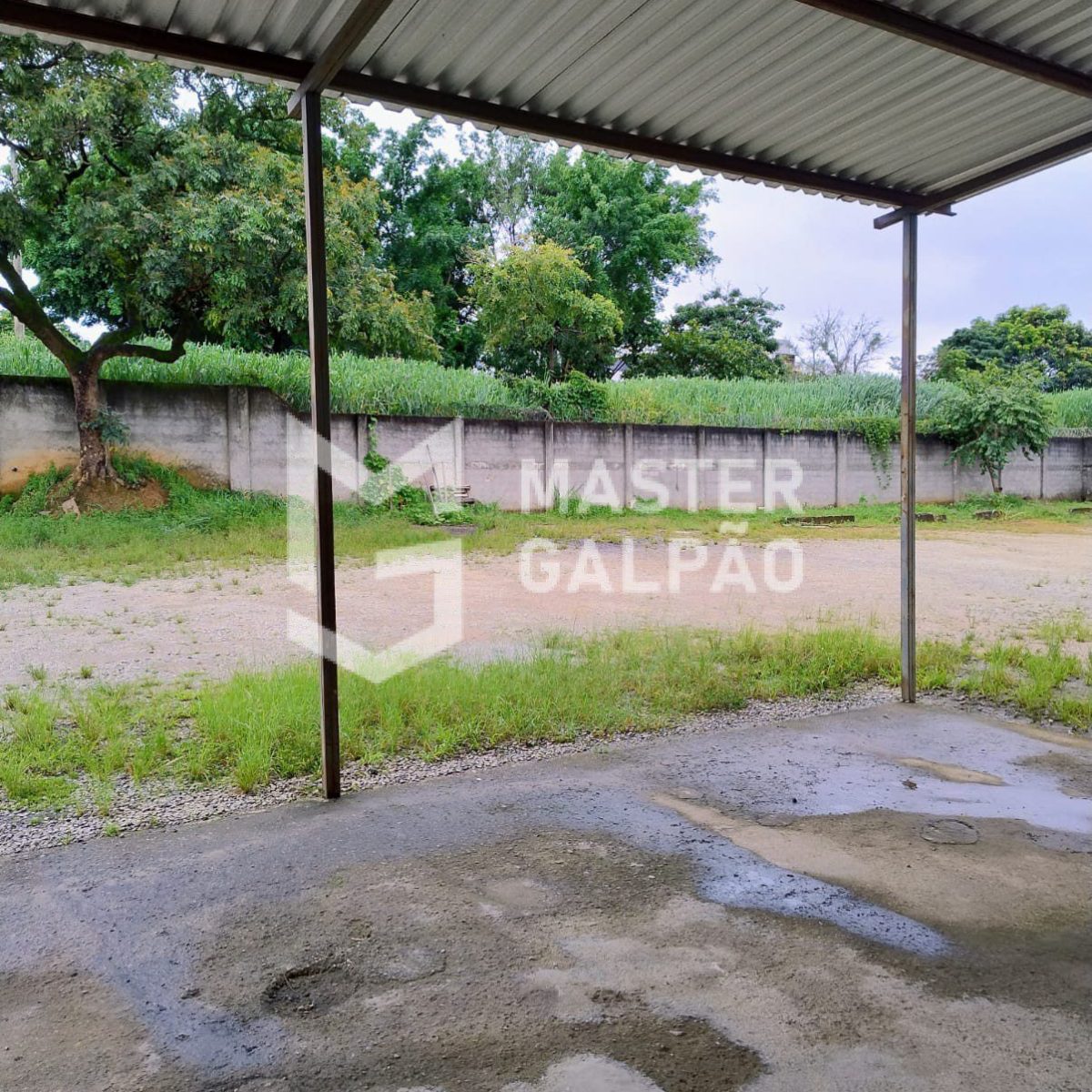 Galpão de 2.200m² + Pátio de 2.800m²