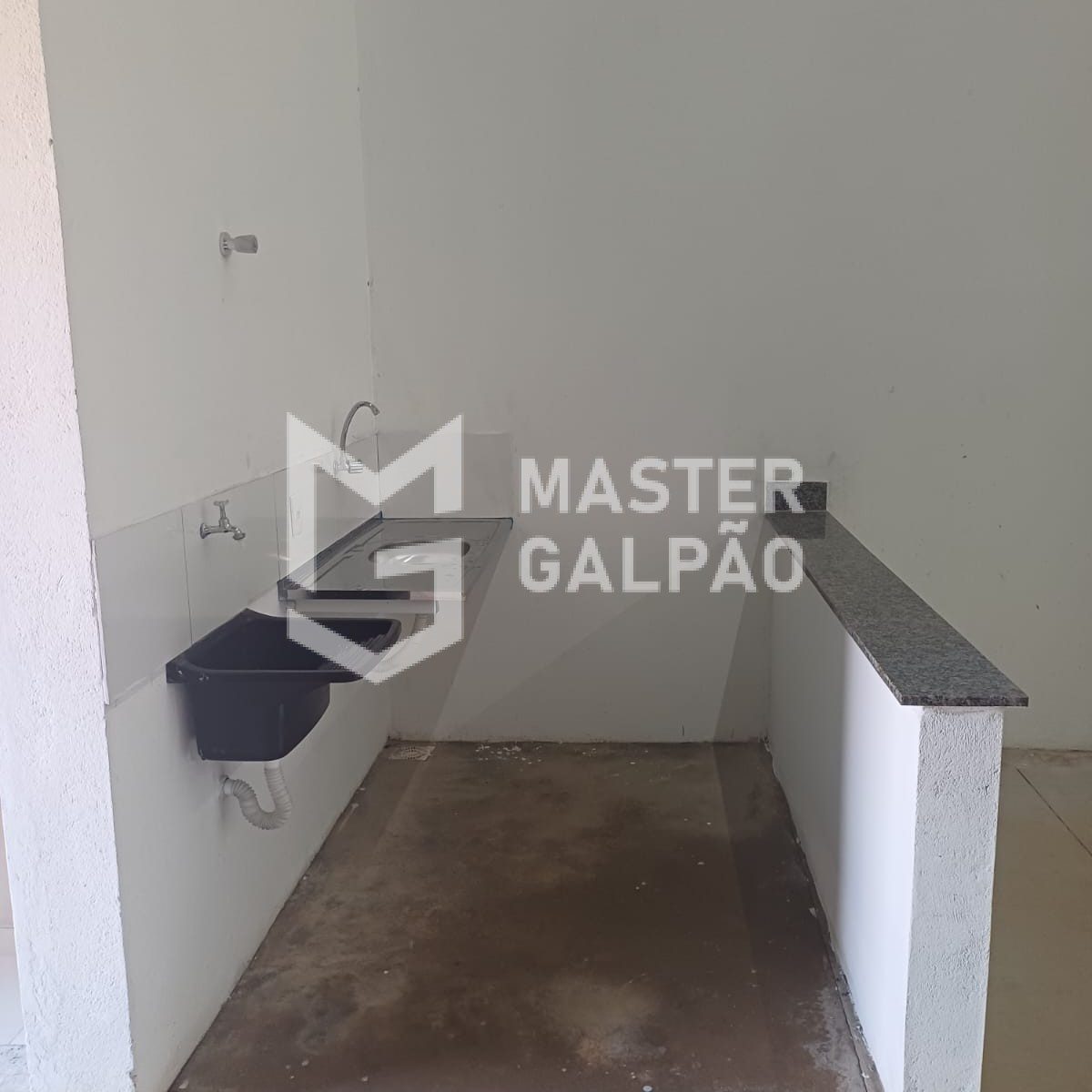 Galpão Novo de 300m² para Alugar