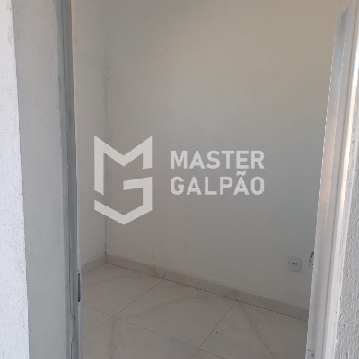Galpão Novo de 300m² para Alugar