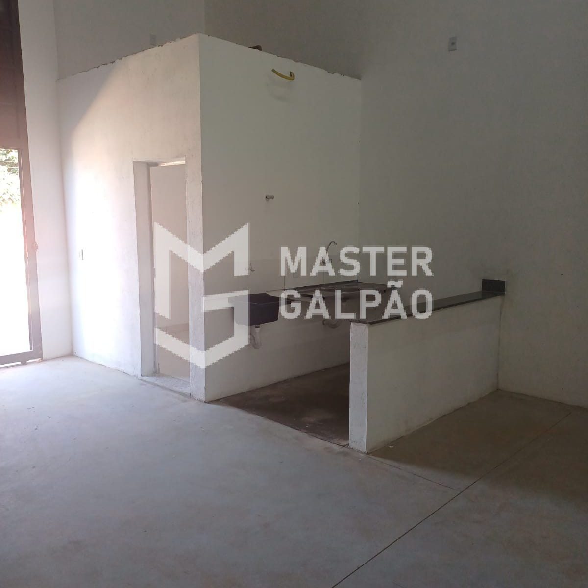 Galpão Novo de 300m² para Alugar