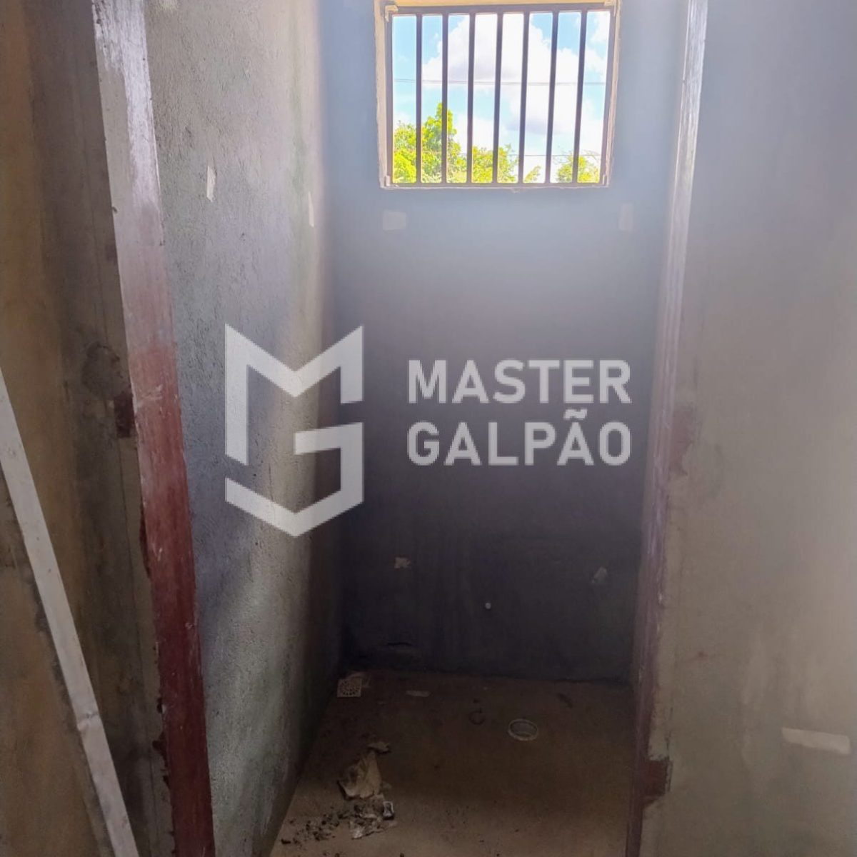 Galpão de 300m² + Pátio para Aluguel