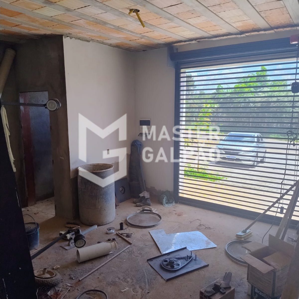 Galpão de 300m² + Pátio para Aluguel